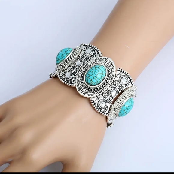 Gorgeous Boho-Style Bangle Bracelet with Synthetic Gems - Perfect for Women. - Picture 6 of 6